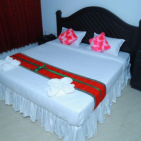 Aarya Bhavan Residency Hotell Malappuram Exteriör bild