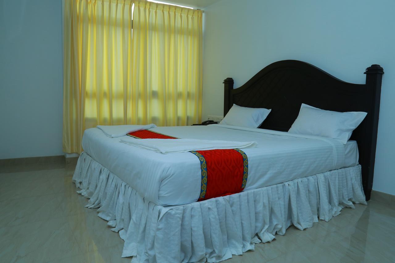 Aarya Bhavan Residency Hotell Malappuram Exteriör bild