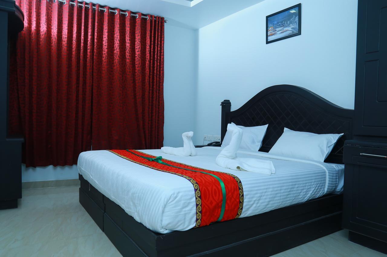 Aarya Bhavan Residency Hotell Malappuram Exteriör bild