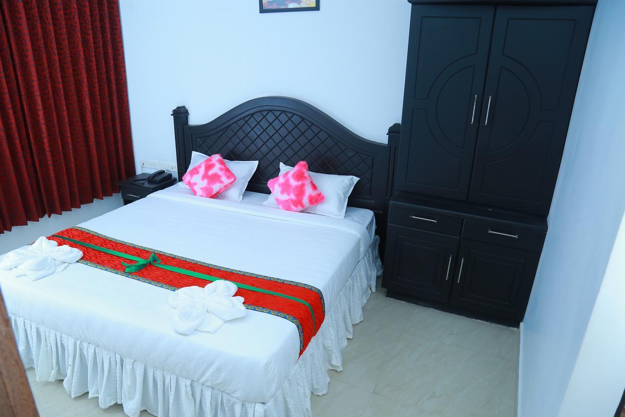 Aarya Bhavan Residency Hotell Malappuram Exteriör bild