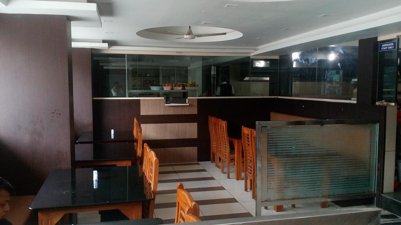 Aarya Bhavan Residency Hotell Malappuram Exteriör bild
